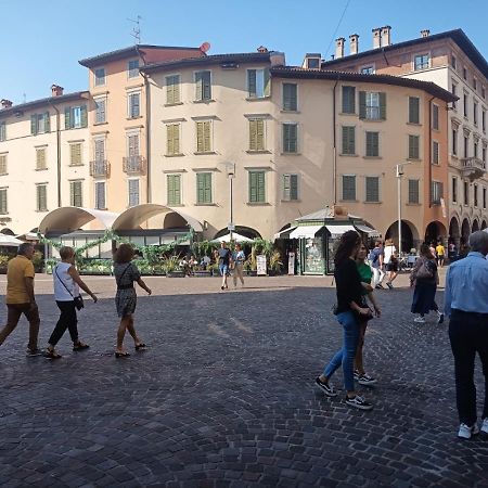 "A Casa Di Giacomo" Luxury Rooms Con Aria Condizionata Bergamo Bagian luar foto