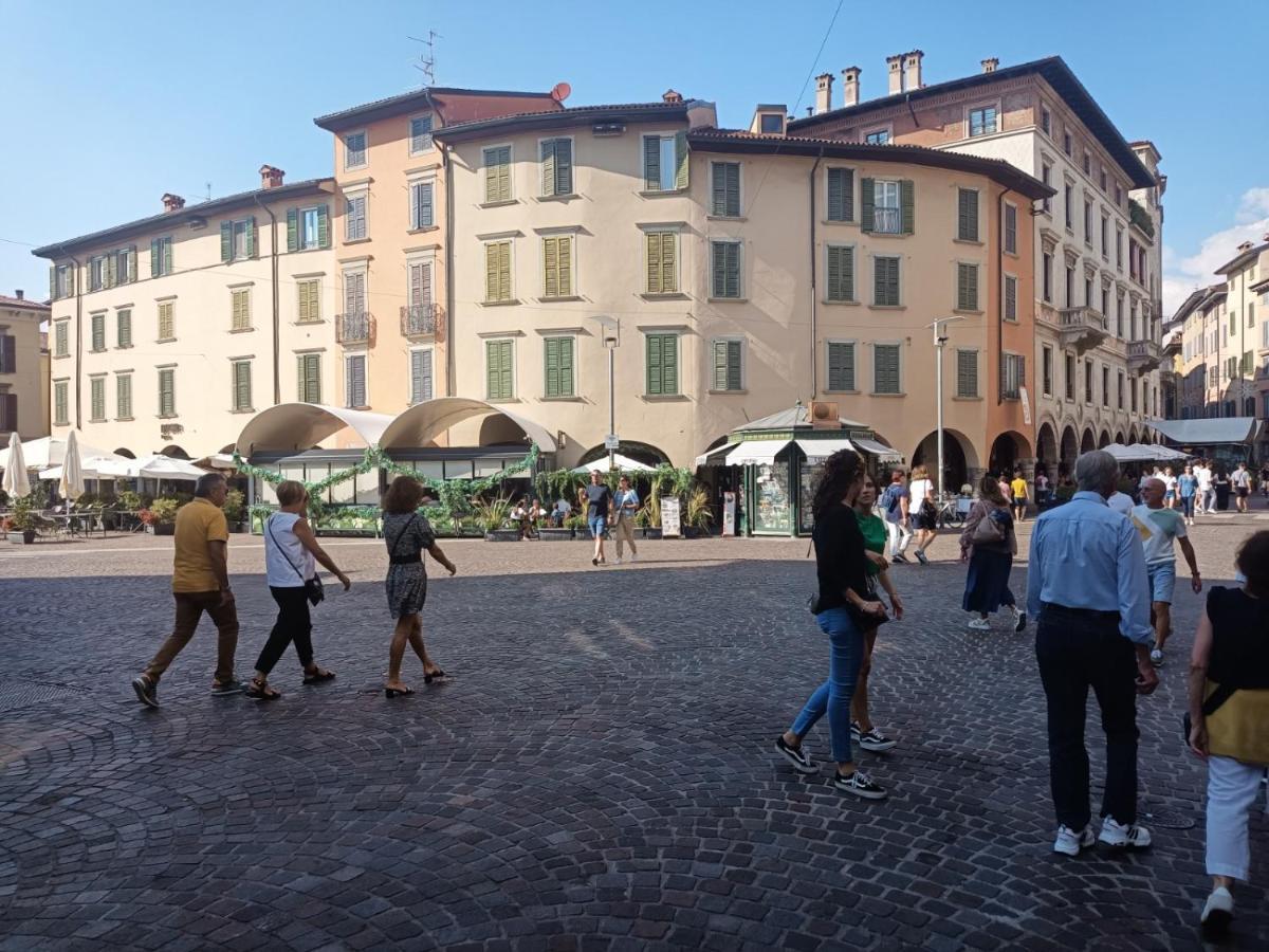 "A Casa Di Giacomo" Luxury Rooms Con Aria Condizionata Bergamo Bagian luar foto